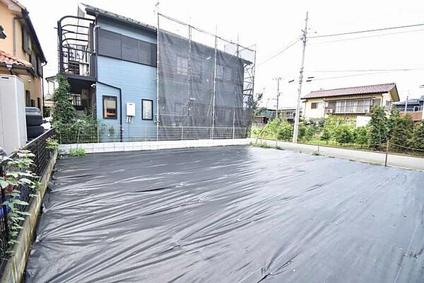現地ご見学の際、スタッフが様々なご質問に対応いたします、周辺環境、前面道路、建築可能な建物について、ぜひご相談ください。
