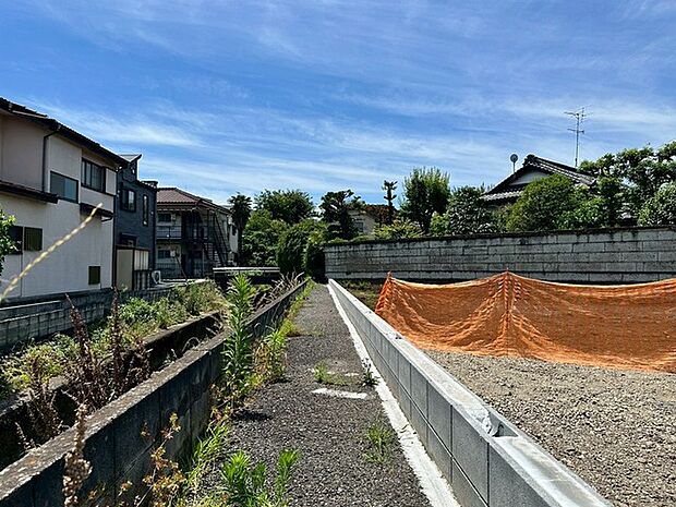 現在建物を建築中です、建築中の物件については現地確認の他、同施工会社の完成施工例のご案内、担当者のプレゼンテーションにてご検討ください。適切なご検討の方法をご説明させて頂きます。