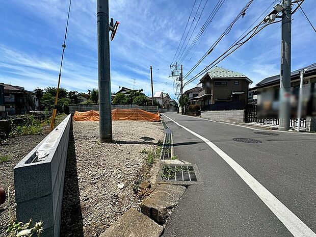 周辺は住宅が建ち並ぶ閑静な住宅街です。 