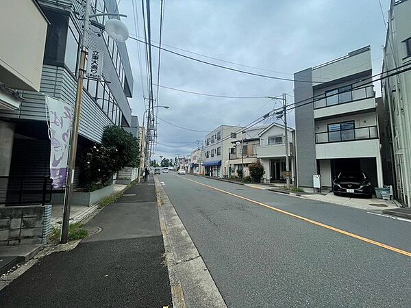現地のご見学予約もスタートしました。現地ご見学の際、スタッフが様々なご質問に対応いたします、周辺環境、前面道路、建築可能な建物について、ぜひご相談ください。