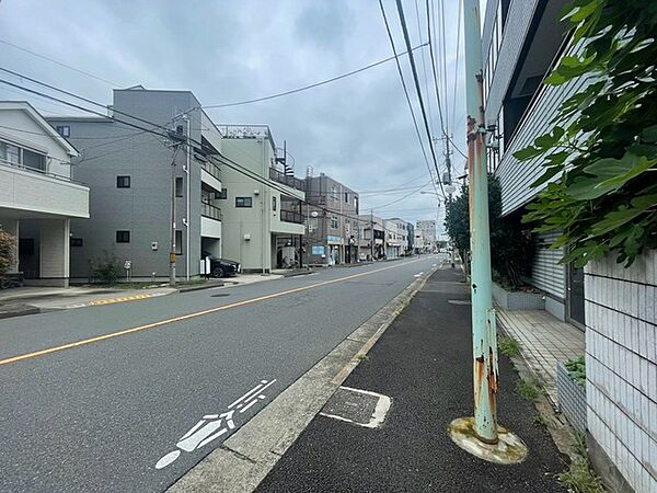 現地のご見学予約もスタートしました。現地ご見学の際、スタッフが様々なご質問に対応いたします、周辺環境、前面道路、建築可能な建物について、ぜひご相談ください。