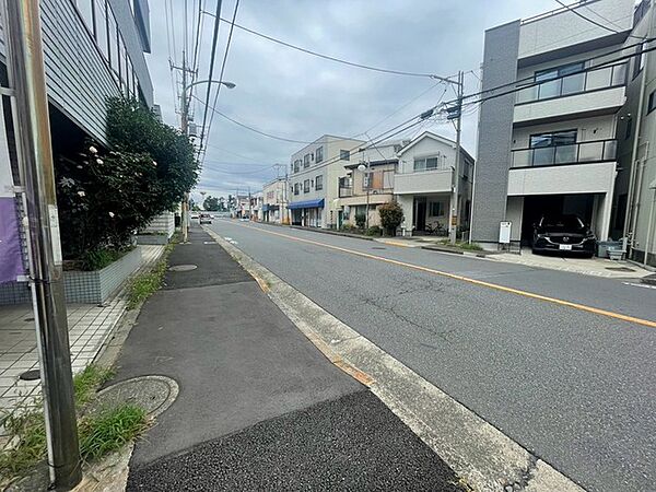 現地のご見学予約もスタートしました。現地ご見学の際、スタッフが様々なご質問に対応いたします、周辺環境、前面道路、建築可能な建物について、ぜひご相談ください。
