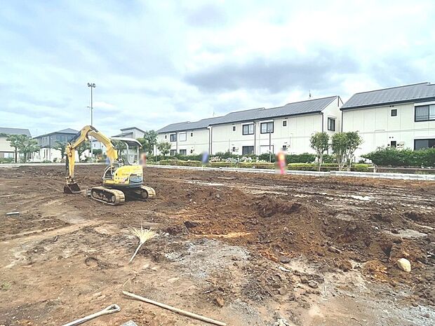現在建物を建築中です、建築中の物件については現地確認の他、同施工会社の完成施工例のご案内、担当者のプレゼンテーションにてご検討ください。適切なご検討の方法をご説明させて頂きます。 