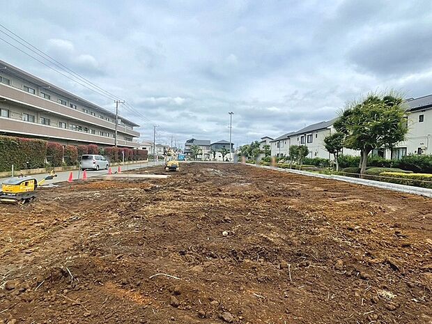 現在建物を建築中です、建築中の物件については現地確認の他、同施工会社の完成施工例のご案内、担当者のプレゼンテーションにてご検討ください。適切なご検討の方法をご説明させて頂きます。