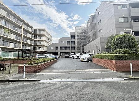 現地のご見学予約もスタートしました。最上階の角部屋5階です。