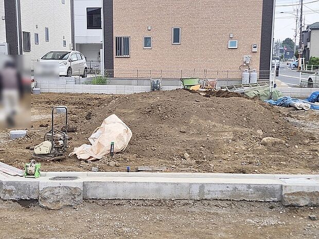 現在建物を建築中です、建築中の物件については現地確認の他、同施工会社の完成施工例のご案内、担当者のプレゼンテーションにてご検討ください。適切なご検討の方法をご説明させて頂きます。
