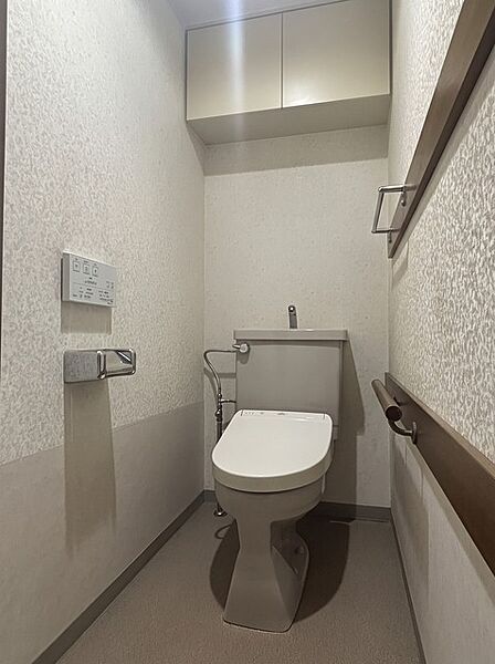 トイレにはウォシュレット機能を標準装備。