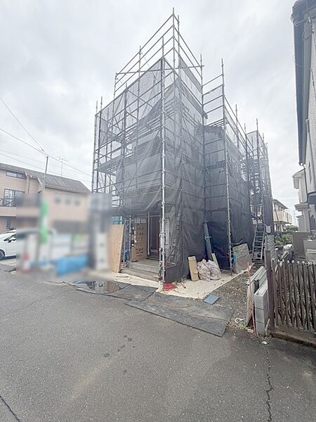 現在建物を建築中です、建築中の物件については現地確認の他、同施工会社の完成施工例のご案内、担当者のプレゼンテーションにてご検討ください。適切なご検討の方法をご説明させて頂きます。
