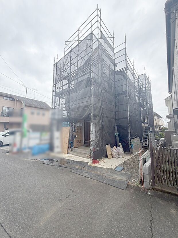 現在建物を建築中です、建築中の物件については現地確認の他、同施工会社の完成施工例のご案内、担当者のプレゼンテーションにてご検討ください。適切なご検討の方法をご説明させて頂きます。 