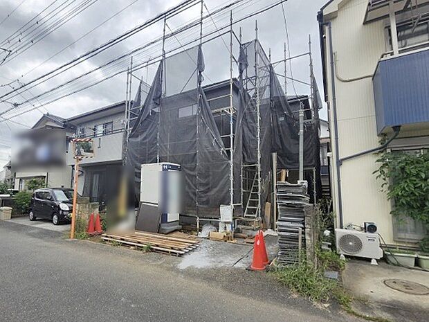 現在建物を建築中です、建築中の物件については現地確認の他、同施工会社の完成施工例のご案内、担当者のプレゼンテーションにてご検討ください。適切なご検討の方法をご説明させて頂きます。 