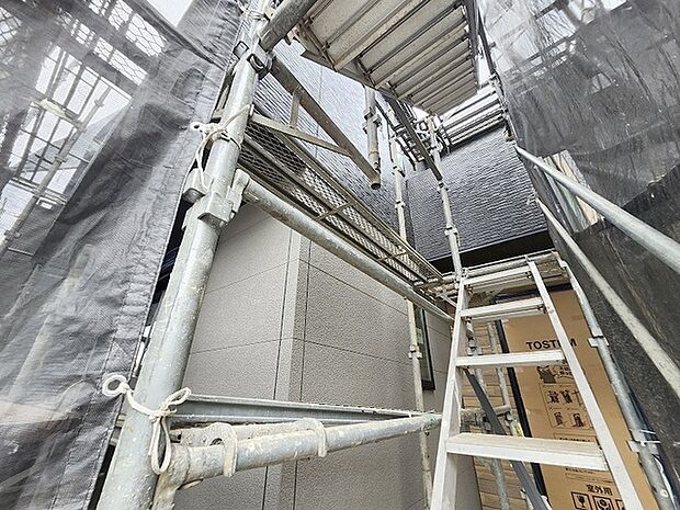現在建物を建築中です、建築中の物件については現地確認の他、同施工会社の完成施工例のご案内、担当者のプレゼンテーションにてご検討ください。適切なご検討の方法をご説明させて頂きます。 