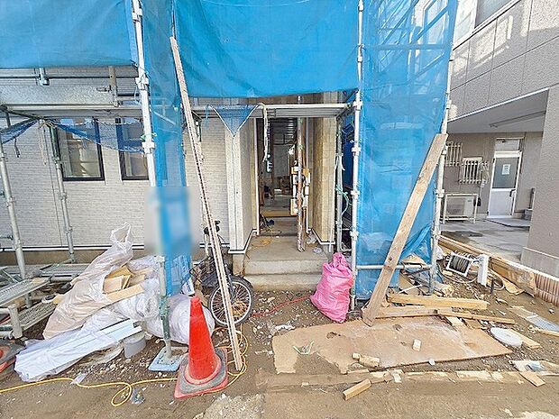 現在建物を建築中です、建築中の物件については現地確認の他、同施工会社の完成施工例のご案内、担当者のプレゼンテーションにてご検討ください。適切なご検討の方法をご説明させて頂きます。