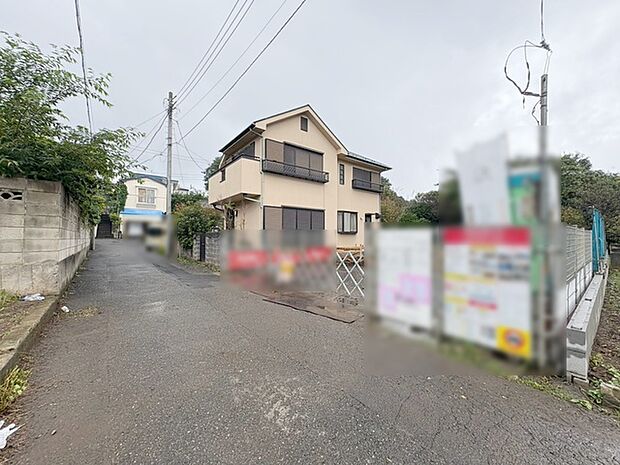 安心して暮らすことのできる住宅街。　住宅地の道路は一般に交通量が少なく車などの騒音が少ないため、住民にとって静かな生活環境が提供されます。 