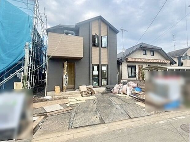 周辺の街並みの中で適度な主張、生活に溶け込むシンプルなデザインの外観が魅力の一戸建です。