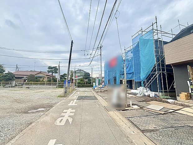安心して暮らすことのできる住宅街。 住宅地の道路は一般に交通量が少なく車などの騒音が少ないため、住民にとって静かな生活環境が提供されます。