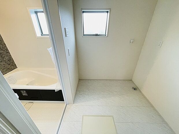 使いやすいタイプの洗面化粧台のあるランドリースペース