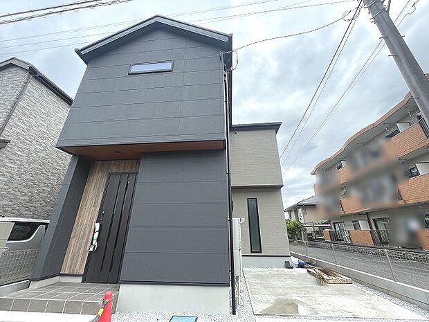 建物が完成しましたので室内のご見学予約スタート。当日のご見学予約も大歓迎です。お気軽にご連絡ください。エステート白馬国分寺店は火曜水曜も営業しております。 
