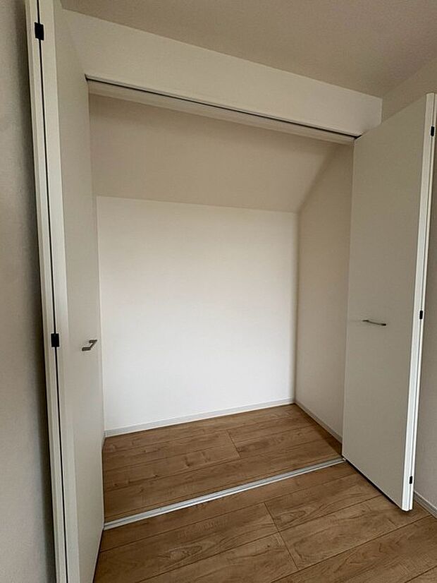 各お部屋に収納が設置されています。