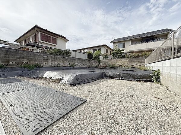 土地物件にはご確認頂くポイントがたくさんございます、土地だけのご見学の際もご遠慮せず、ぜひお気軽に担当スタッフにお申しつけくださいませ。
