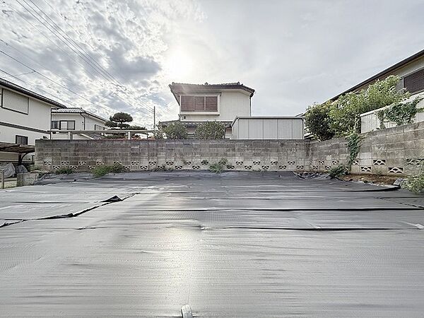 土地物件にはご確認頂くポイントがたくさんございます、土地だけのご見学の際もご遠慮せず、ぜひお気軽に担当スタッフにお申しつけくださいませ。