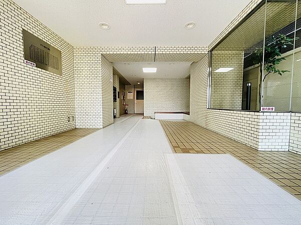 シンプルでありながら温かみのある素材感が調和し、日々の暮らしに心地よさをもたらす佇まいです