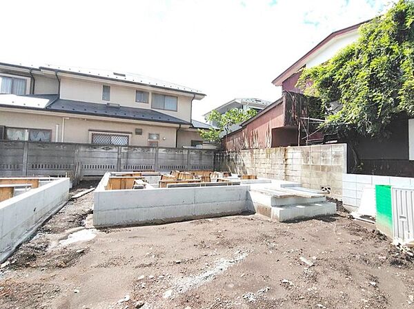 現在建物を建築中です、建築中の物件については現地確認の他、同施工会社の完成施工例のご案内、担当者のプレゼンテーションにてご検討ください。適切なご検討の方法をご説明させて頂きます。