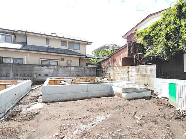 現在建物を建築中です、建築中の物件については現地確認の他、同施工会社の完成施工例のご案内、担当者のプレゼンテーションにてご検討ください。適切なご検討の方法をご説明させて頂きます。