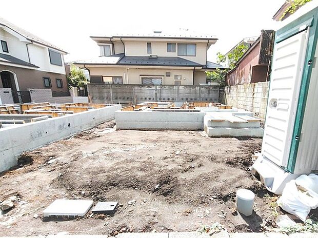 現在建物を建築中です、建築中の物件については現地確認の他、同施工会社の完成施工例のご案内、担当者のプレゼンテーションにてご検討ください。適切なご検討の方法をご説明させて頂きます。