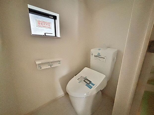 トイレにはウォシュレット機能を標準装備。 
