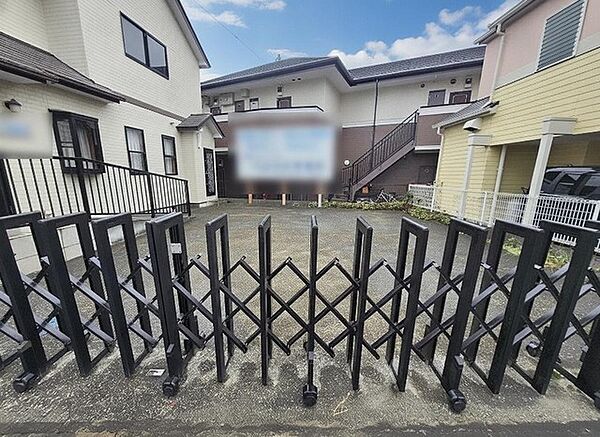 土地物件にはご確認頂くポイントがたくさんございます、土地だけのご見学の際もご遠慮せず、ぜひお気軽に担当スタッフにお申しつけくださいませ。