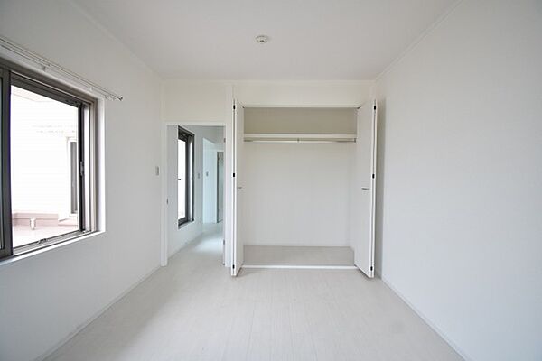 各お部屋に収納が設置されています。