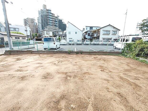 現在建物を建築中です、建築中の物件については現地確認の他、同施工会社の完成施工例のご案内、担当者のプレゼンテーションにてご検討ください。適切なご検討の方法をご説明させて頂きます。