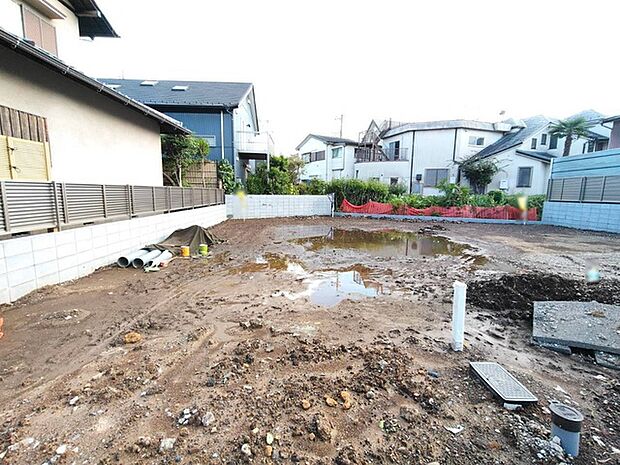 土地物件にはご確認頂くポイントがたくさんございます、土地だけのご見学の際もご遠慮せず、ぜひお気軽に担当スタッフにお申しつけくださいませ。