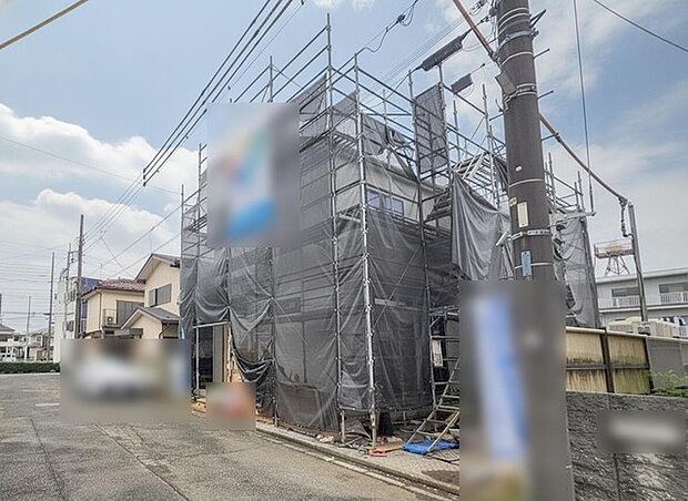 現在建物を建築中です、建築中の物件については現地確認の他、同施工会社の完成施工例のご案内、担当者のプレゼンテーションにてご検討ください。適切なご検討の方法をご説明させて頂きます。