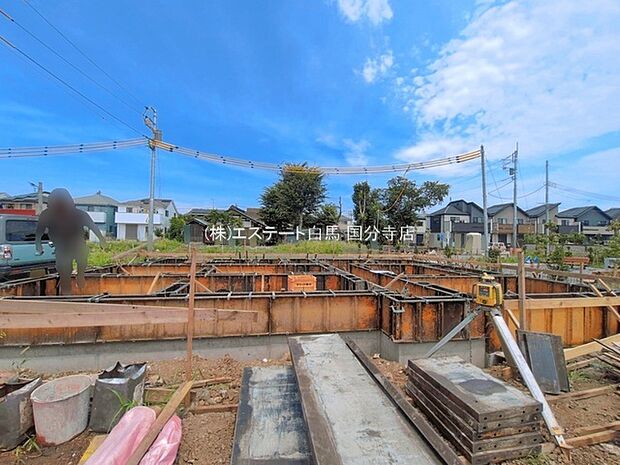 現在建物を建築中です、建築中の物件については現地確認の他、同施工会社の完成施工例のご案内、担当者のプレゼンテーションにてご検討ください。適切なご検討の方法をご説明させて頂きます。 