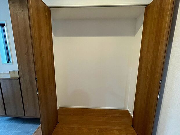 各お部屋に収納が設置されています。 