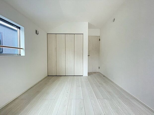 スタイリッシュなデザインと快適な居住性を兼ね備えた洋室。