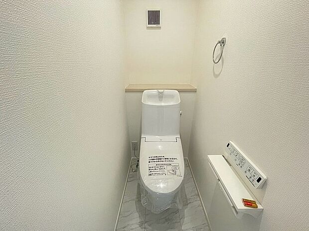 トイレにはウォシュレット機能を標準装備。