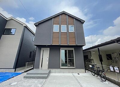 外観：建物が完成しましたので室内のご見学予約スタート。当日のご見学予約も大歓迎です。お気軽にご連絡ください。エステート白馬国分寺店は火曜水曜も営業しております。 
