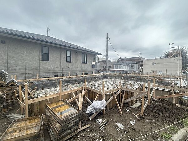 現在建物を建築中です、建築中の物件については現地確認の他、同施工会社の完成施工例のご案内、担当者のプレゼンテーションにてご検討ください。適切なご検討の方法をご説明させて頂きます。