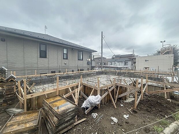 現在建物を建築中です、建築中の物件については現地確認の他、同施工会社の完成施工例のご案内、担当者のプレゼンテーションにてご検討ください。適切なご検討の方法をご説明させて頂きます。