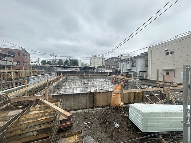 現在建物を建築中です、建築中の物件については現地確認の他、同施工会社の完成施工例のご案内、担当者のプレゼンテーションにてご検討ください。適切なご検討の方法をご説明させて頂きます。
