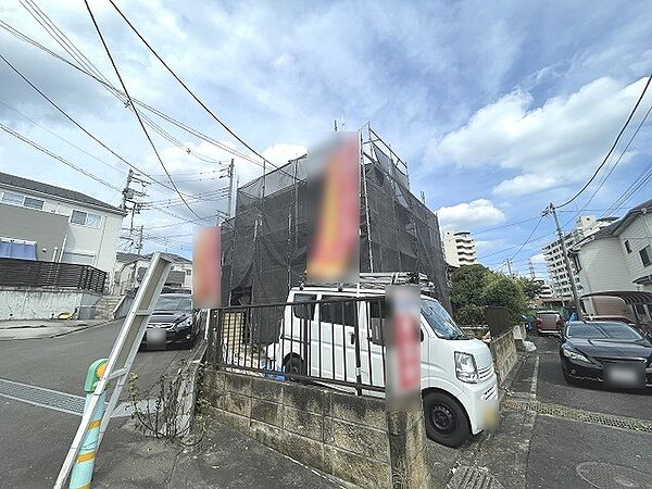 周辺は住宅が建ち並ぶ閑静な住宅街です。
