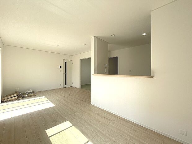 家族が一番集まる場所だから広々としつつも素敵な空間であって欲しい。みんながくつろぐリビングからキッチンまでが一つの空間のように繋がる間取り。 