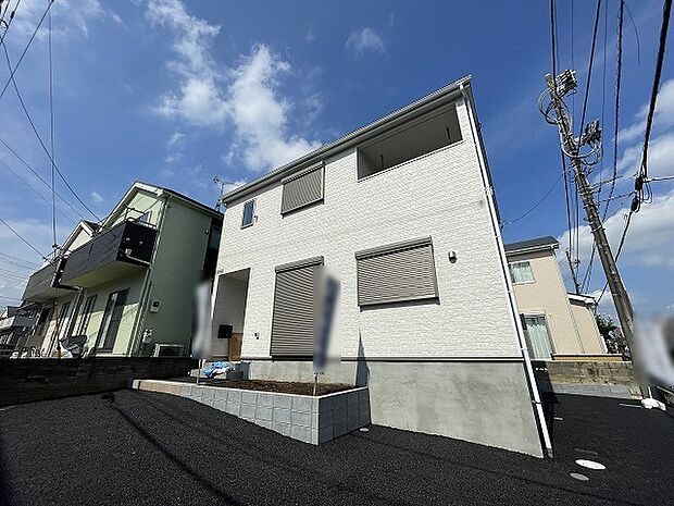 建物が完成しましたので室内のご見学予約スタート。当日のご見学予約も大歓迎です。お気軽にご連絡ください。エステート白馬国分寺店は火曜水曜も営業しております。 