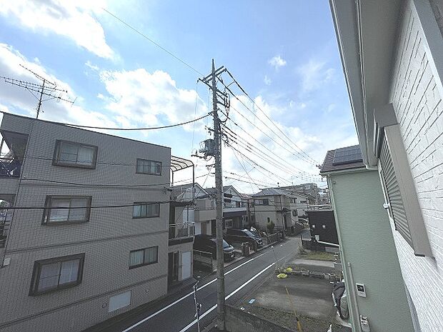 窓からの眺望です。実際に現地で眺望もご確認ください。 