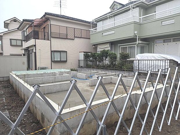 現在建物を建築中です、建築中の物件については現地確認の他、同施工会社の完成施工例のご案内、担当者のプレゼンテーションにてご検討ください。適切なご検討の方法をご説明させて頂きます。