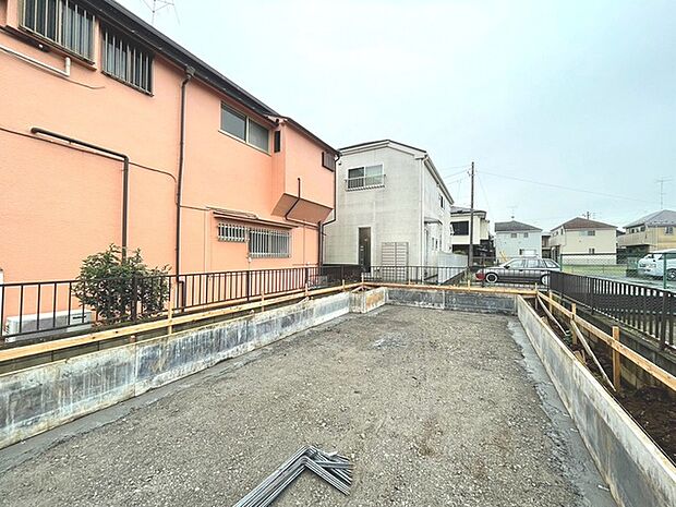 現在建物を建築中です、建築中の物件については現地確認の他、同施工会社の完成施工例のご案内、担当者のプレゼンテーションにてご検討ください。適切なご検討の方法をご説明させて頂きます。