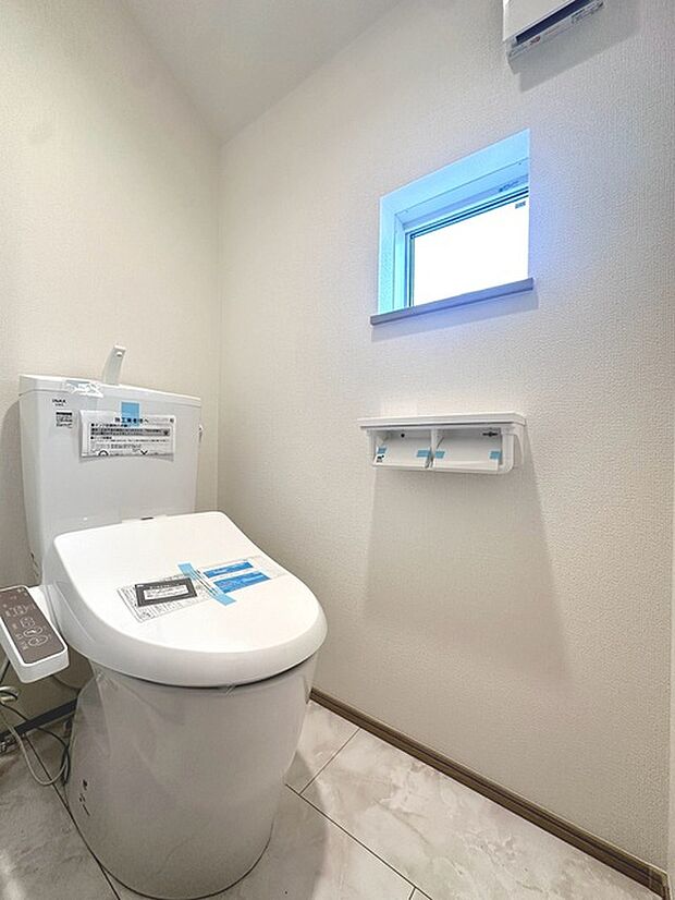トイレにはウォシュレット機能を標準装備。 