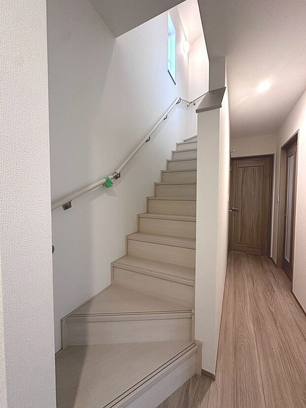 実際に室内をご見学頂くと生活のイメージが広がります。家具を置いたイメージや窓からの景色など、現地で体感ください。 